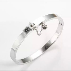 Stainless Steel Luxury Jewelry Bangle Bracelet Flower Charm Silver